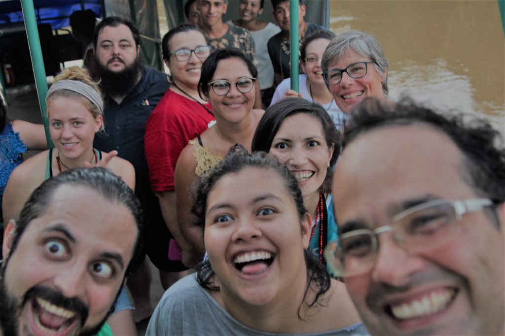 Membros do Instituto Caracol em atividade de campo